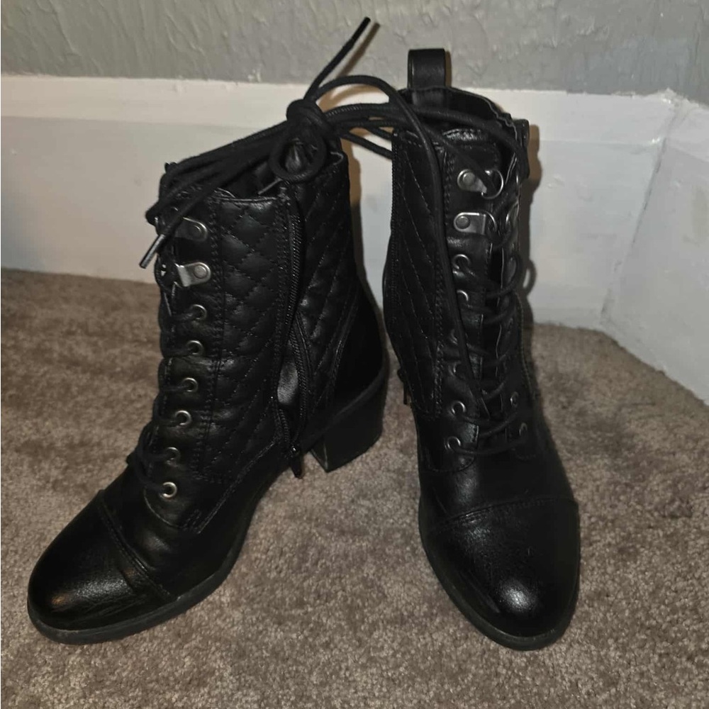 White Mountain Black Lace-Up Quilted Boots